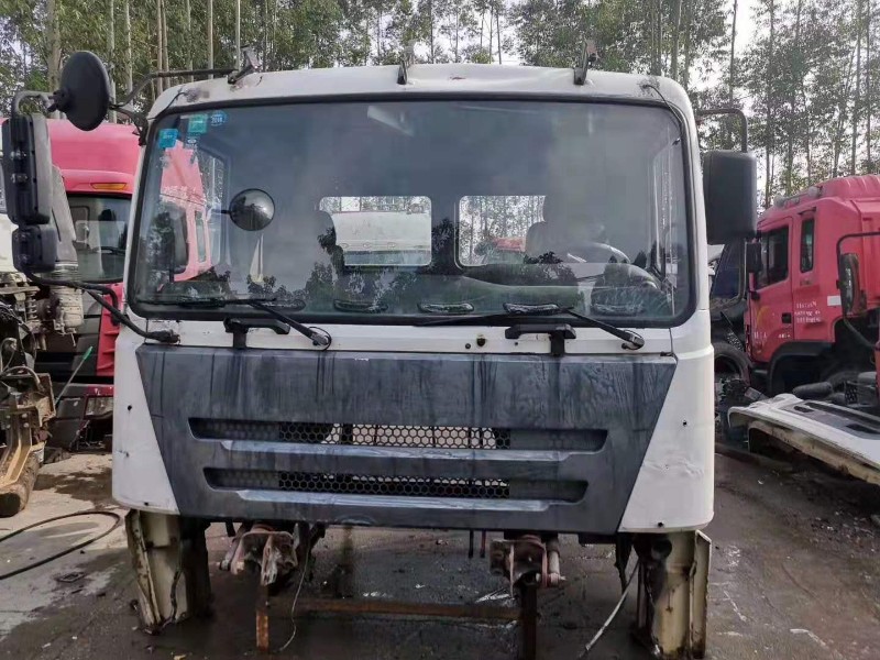 云南昆明王牌欧虎驾驶室总成