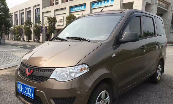 专业出租各种类型面包车/小货车