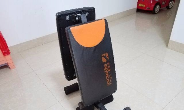 转让一个9成新仰卧起坐板 健身器 转让出售