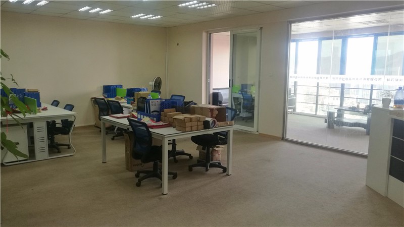 个人出租火车站附近写字楼200平万象城对面停车方便商圈成熟